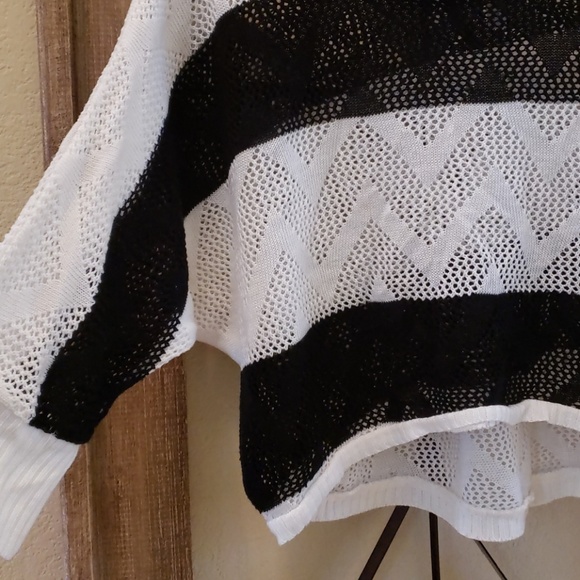 Cropped sweater - Picture 2 of 4